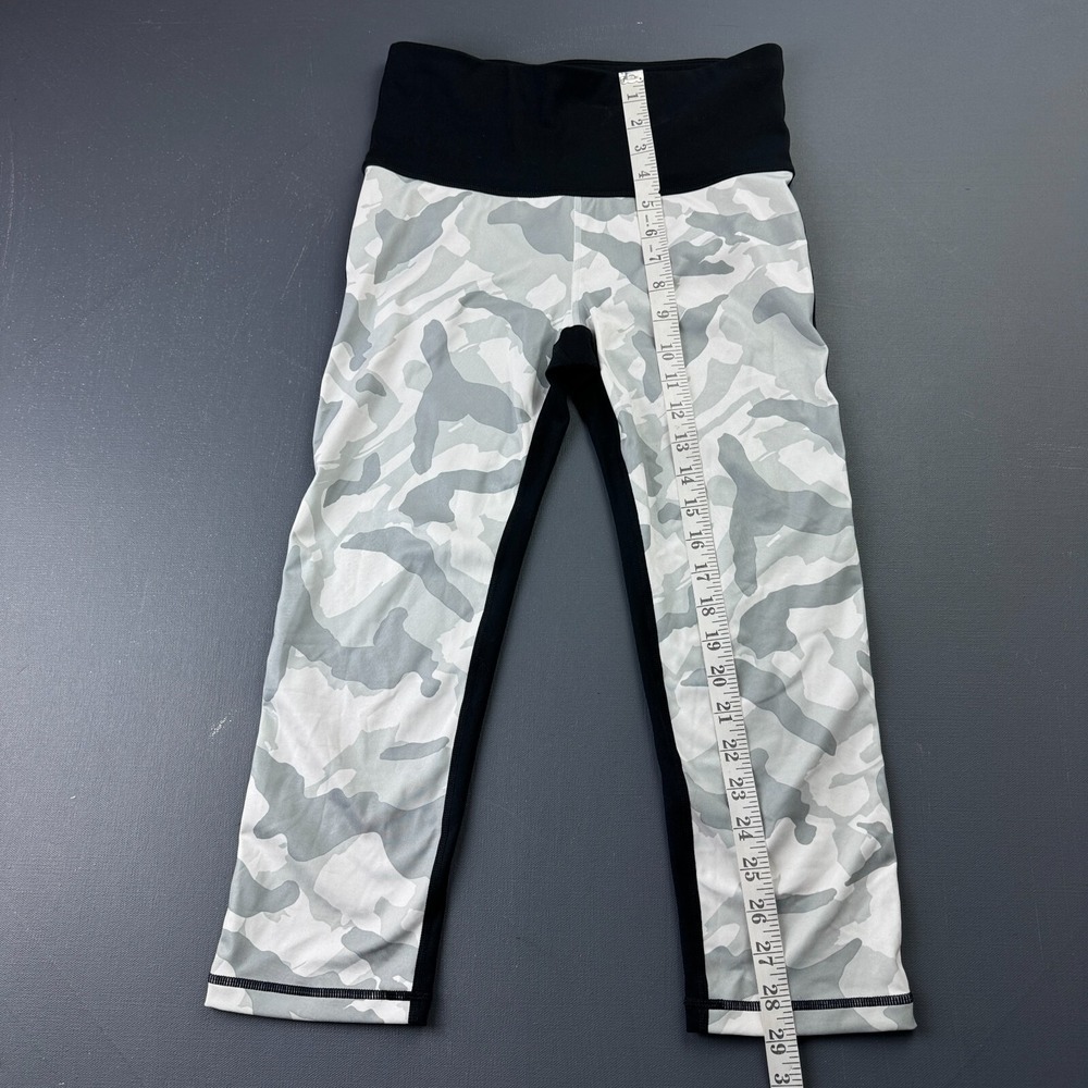 GapFit Blackout Women's Size Small Gray Camo Cropped Workout Leggings Athletic - Picture 11 of 12